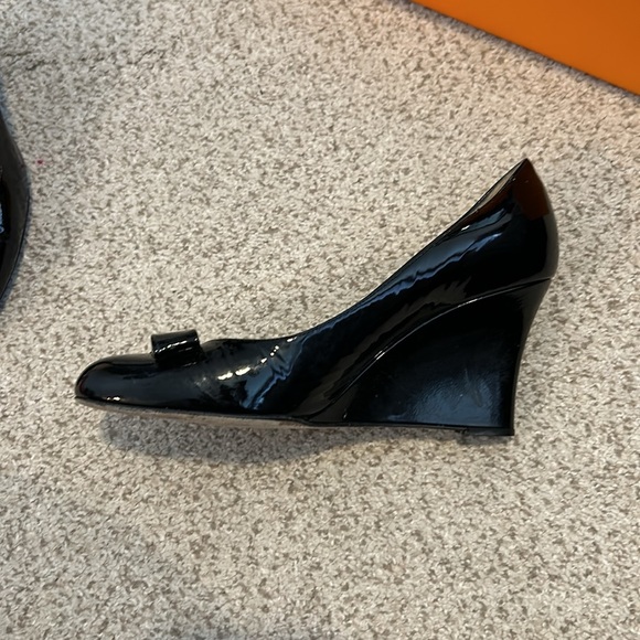 Kate Spade “Mania” Patent Leather Wedge Heel, 8 - Picture 2 of 13
